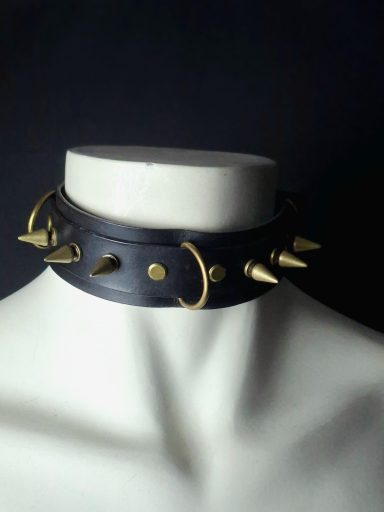 Halsband für Männer | echtes Leder mit Killernieten | Handwerk | massives Altmessing | designed and handcrafted near Stuttgart